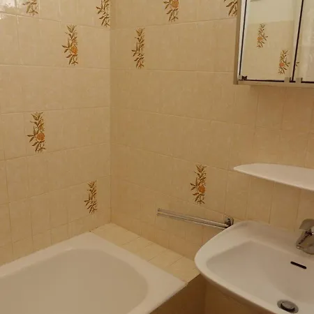 Apartment 4-5 Pers. A Areches-beaufort - Pied Des Pistes, Balcon Sud, Parking, Casier A Skis - Fr-1-342-134